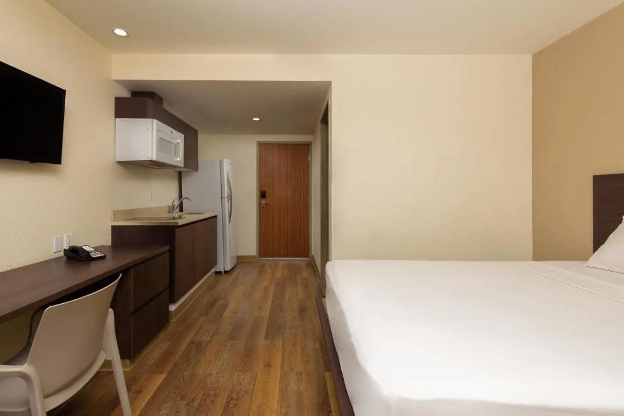 Extended Suites Queretaro Juriquilla